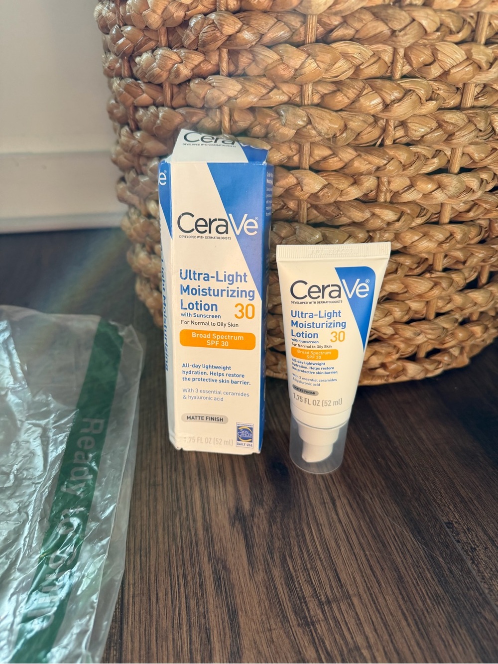 CeraVe Ultra Light Moisturizing Face Lotion SPF 30 1.7 oz Exp 03/29 New